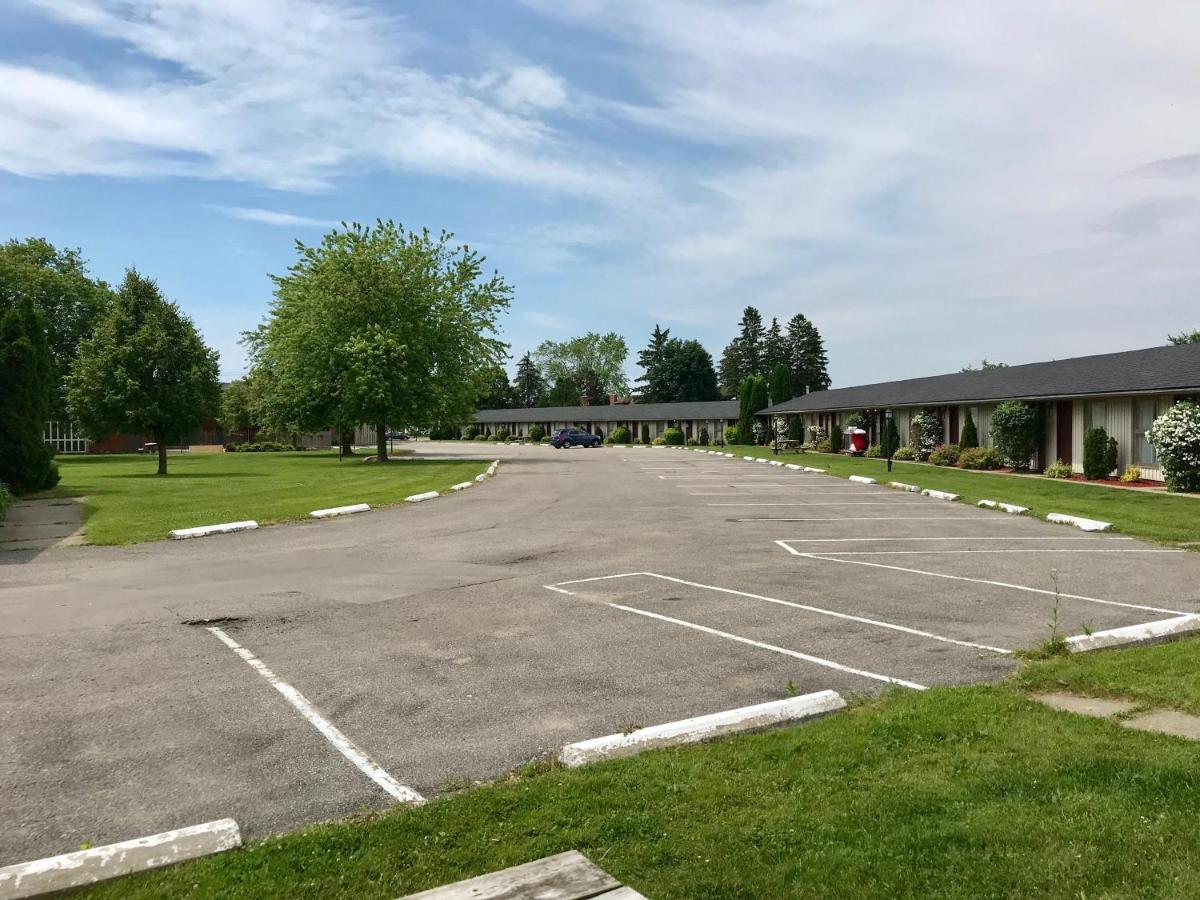 Festival Courtyard Inn Στράτφορντ Εξωτερικό φωτογραφία